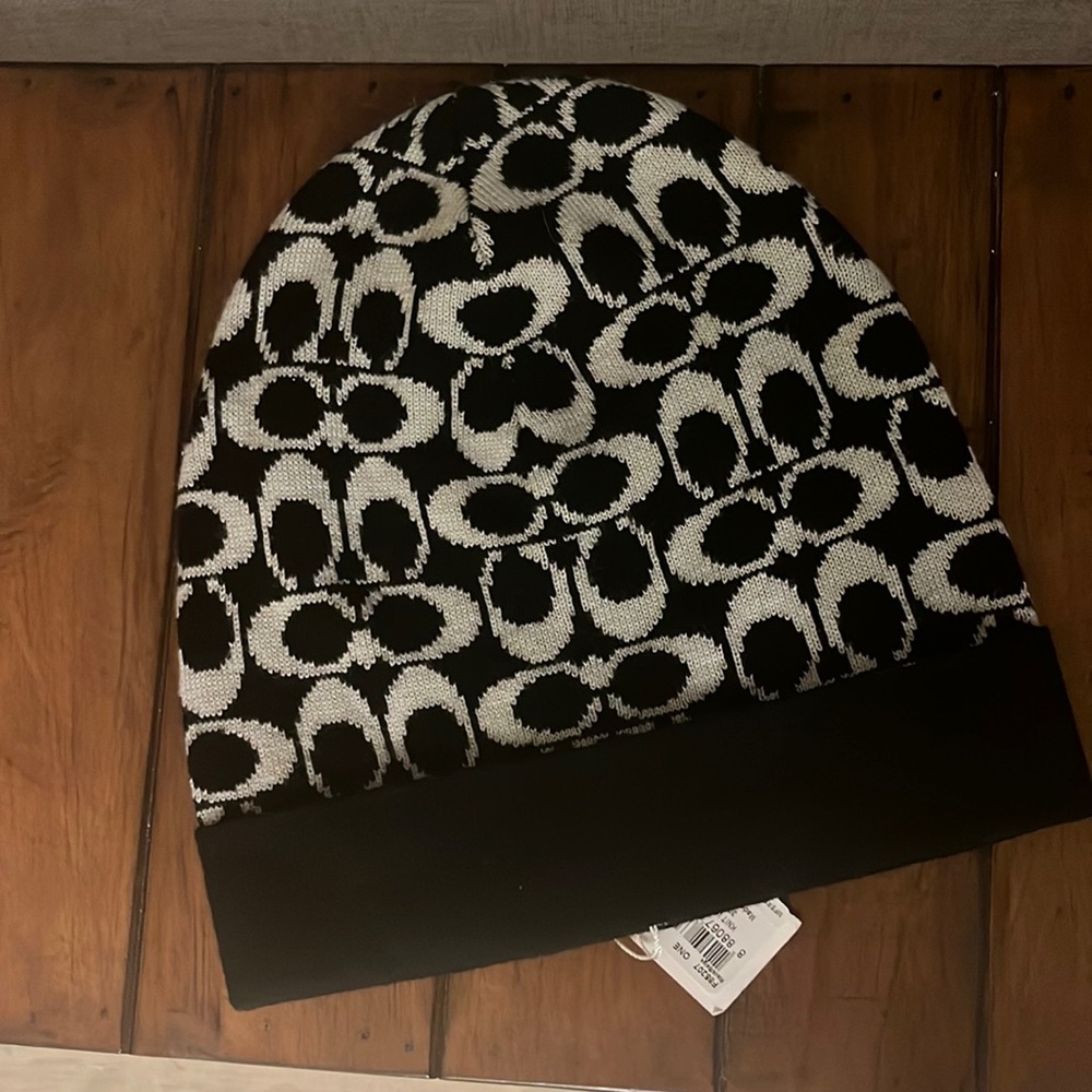 New! Coach Knit Logo Hat Black and White ( Light Beige)